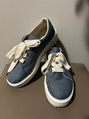 SHEIN Denim Blue Canvas Lace-Up Sneakers with Cream Laces